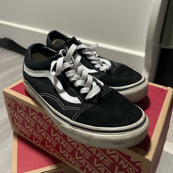 Old Skool Black Vans - Picture 3 of 3